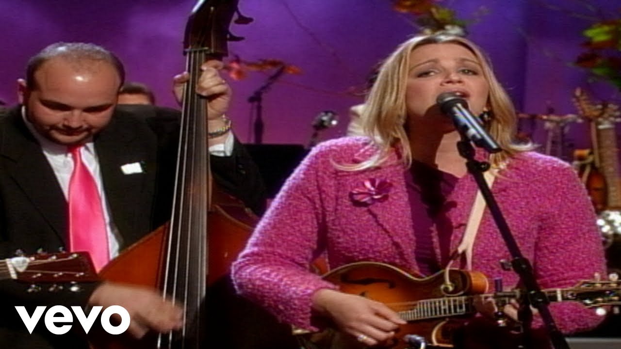 Bill & Gloria Gaither - The Prettiest Flowers Will Be Blooming [Live] ft. The Isaacs
