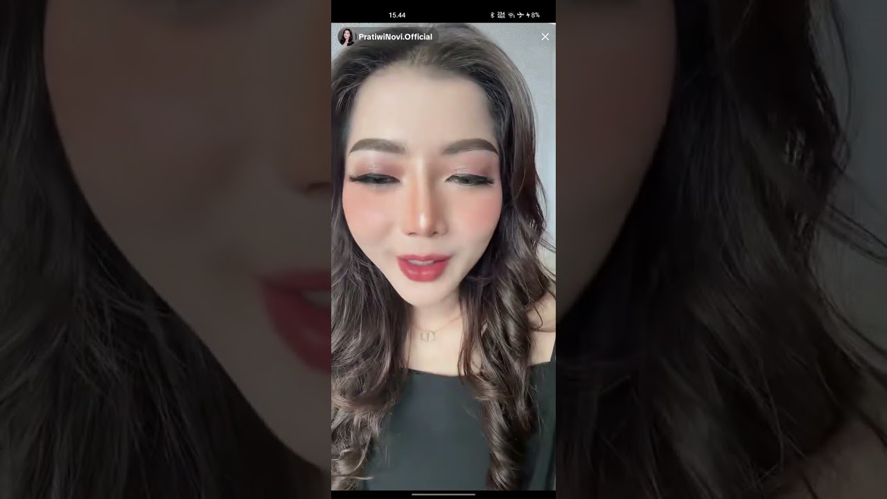 Kemaren minta. Sekarang beneran di kasih sama teh novi,makan tuh ya