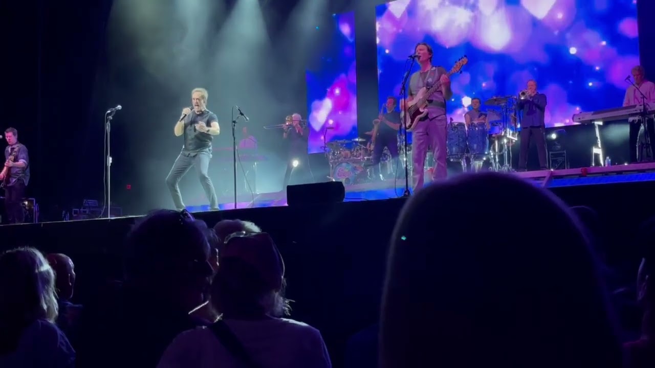 CHICAGO Perform YOU'RE THE INSPIRATION With Beautiful Vocal by Neil Donnell at Tampa AMPA 6/28/22