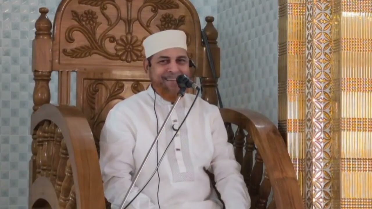জুমার নামাজে আলোচনা করছেন জনাব মাওলানা রফিকুল ইসলাম খান এম পি।