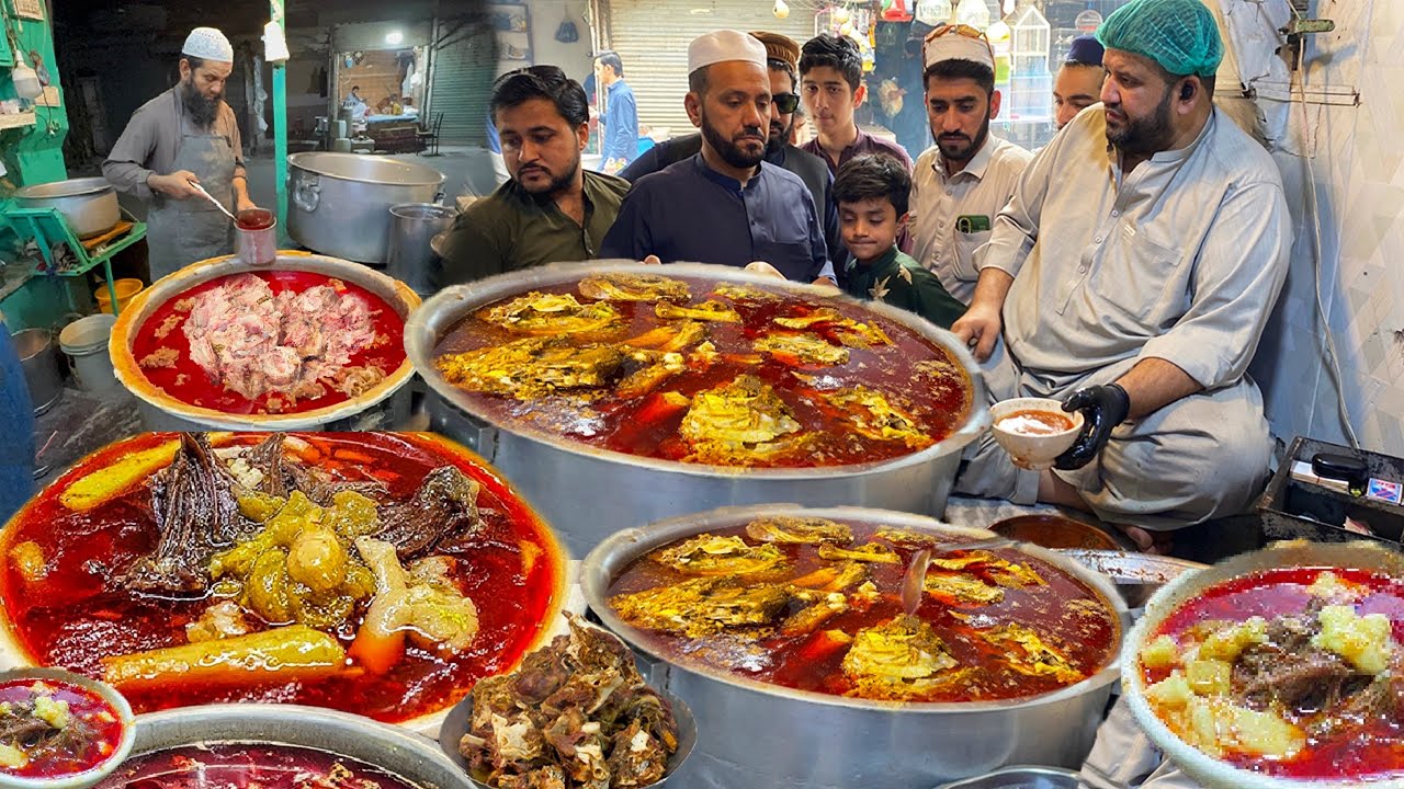 Legendary 70-Year-Old Breakfast! BEST MUTTON PAYE | PAKISTANI SIRI PAYE - PESHAWAR STREET FOOD