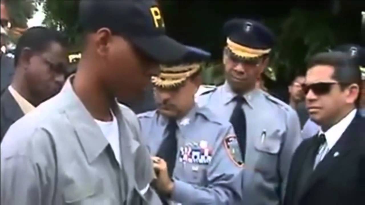 Destitucion de policias corruptos.