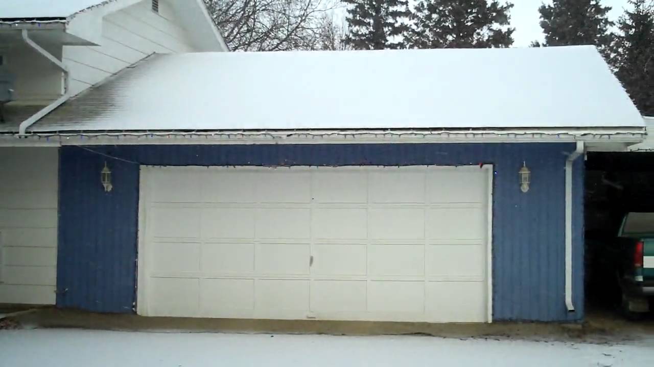 The first snows of December fall in Weldon Saskatchewan.MOV