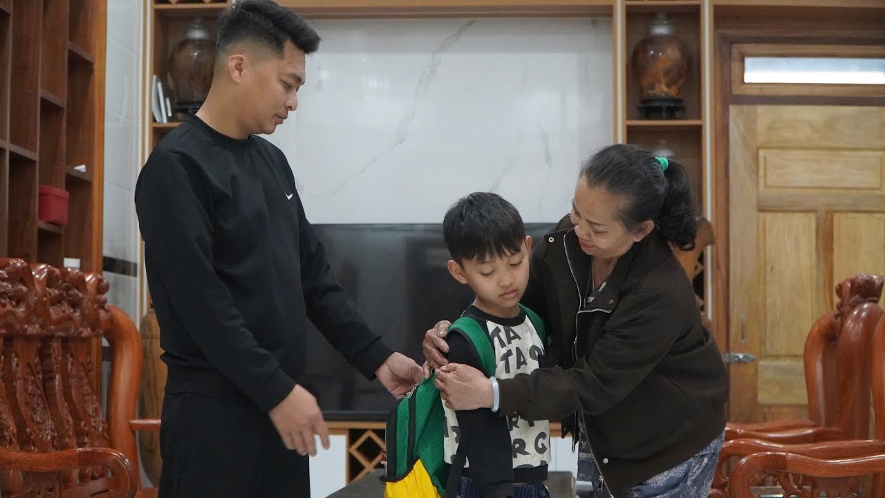 Дык снова встретился с матерью Хуна, и на этот раз его поведение удивило как Хуна, так и Хоай Ка.