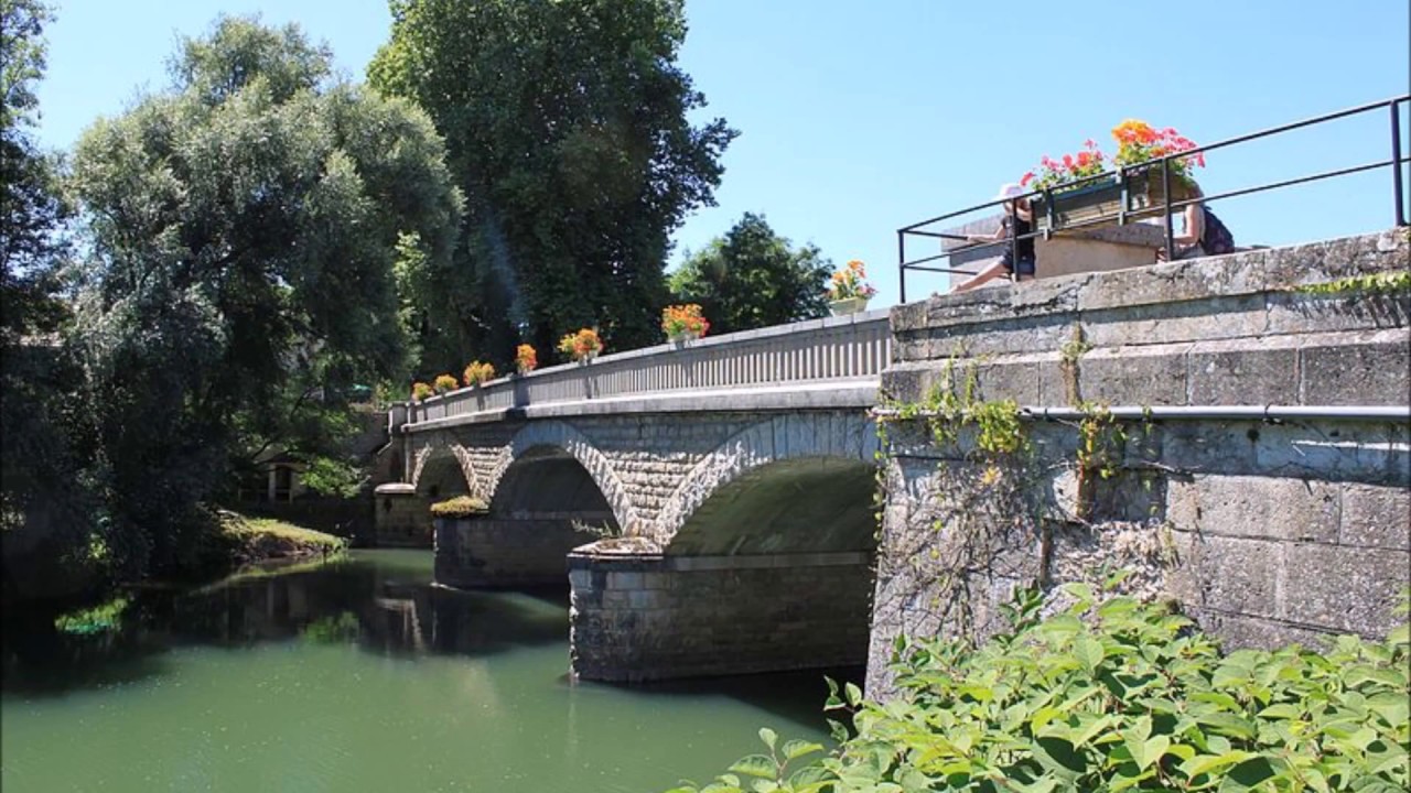 Les Plus Beaux Villages de France /   Pesmes  (Haute Saône)