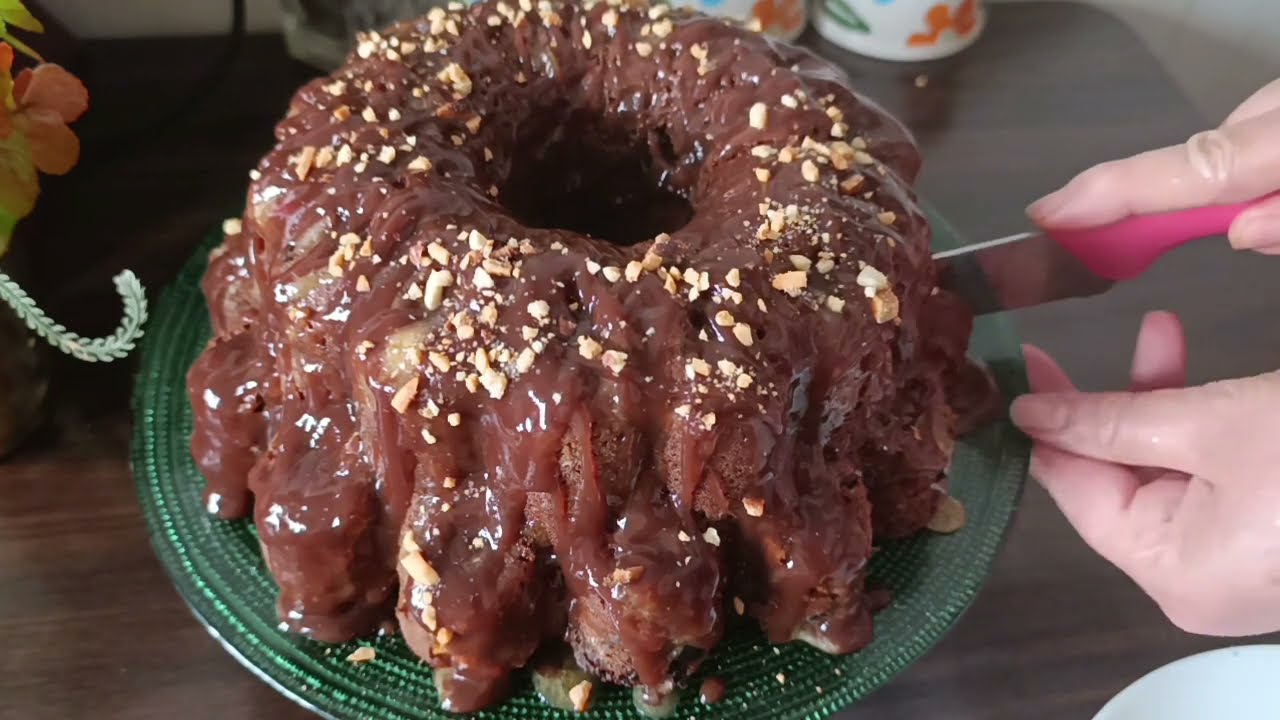 كيك العيد  مشكلط بالمكسرات و الشوكولا  مذاقه رهيب  ستصبحون مدمنين عليه بطريقة سهلة و مميزة
