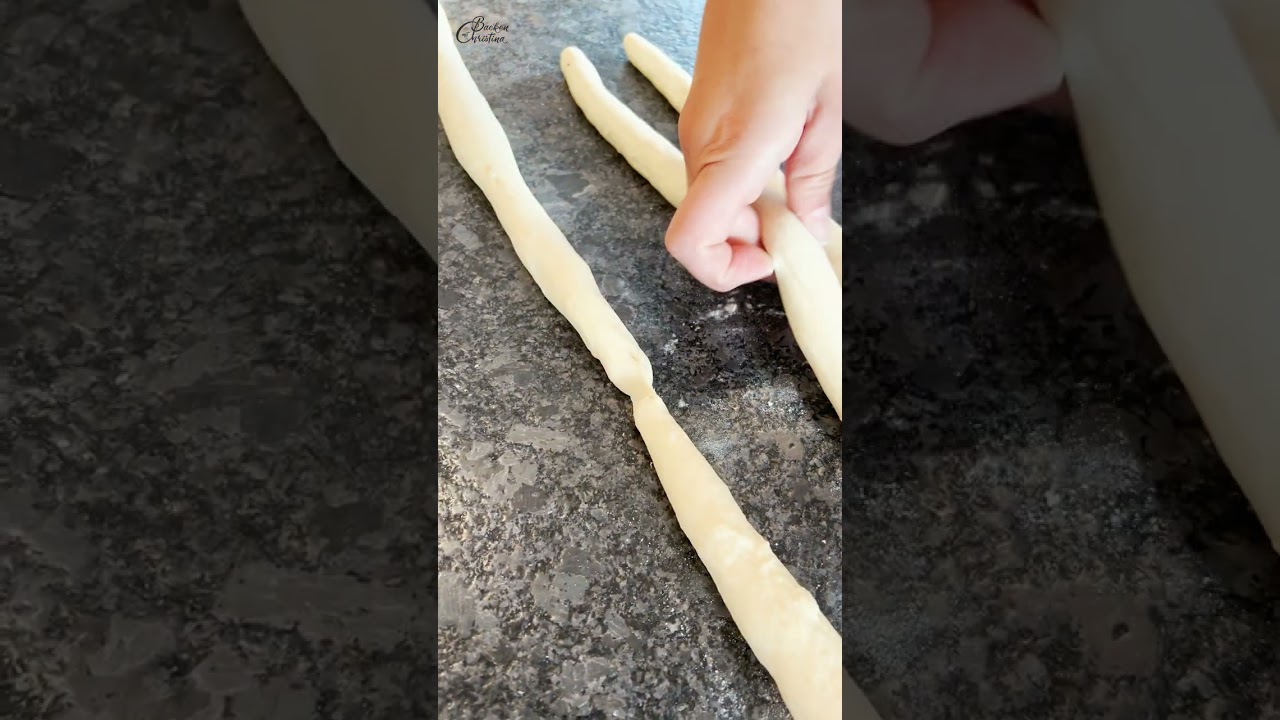 👩&zwj;👧 S&uuml;&szlig;er Allerheiligenstriezel: Als 4er Zopf