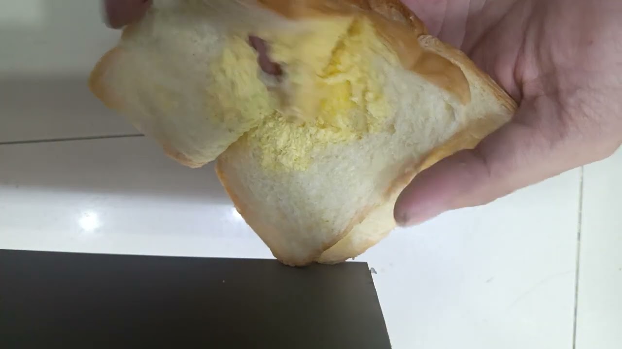 Roti murah enak tp isinya membagongkan 😂
