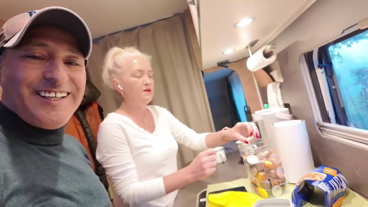 Po měsíční cestovatelské pauze užíváme na stellplatzu bez kempu