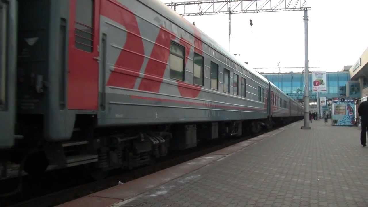 Прибытие ЭП1М-573 с поездом Махачкала — Санкт-Петербург