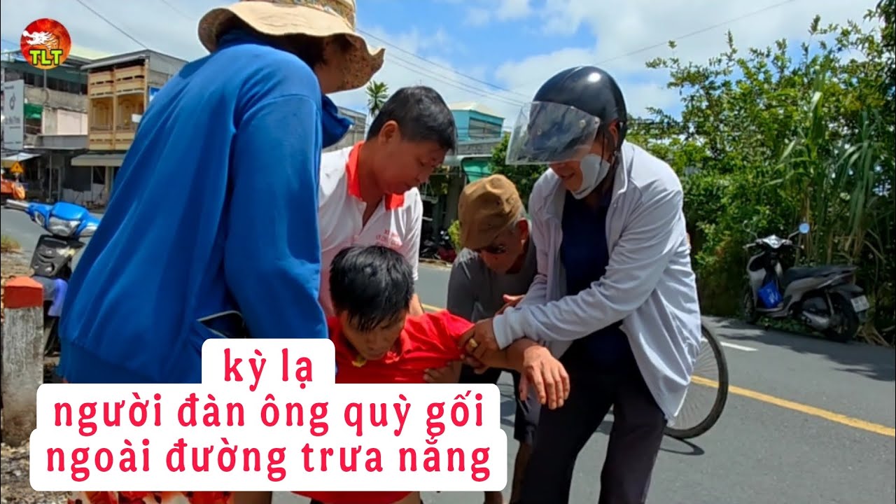 Người dân xôn xao về thanh niên quỳ gối ngoài đường trưa nắng nghi vong nhập