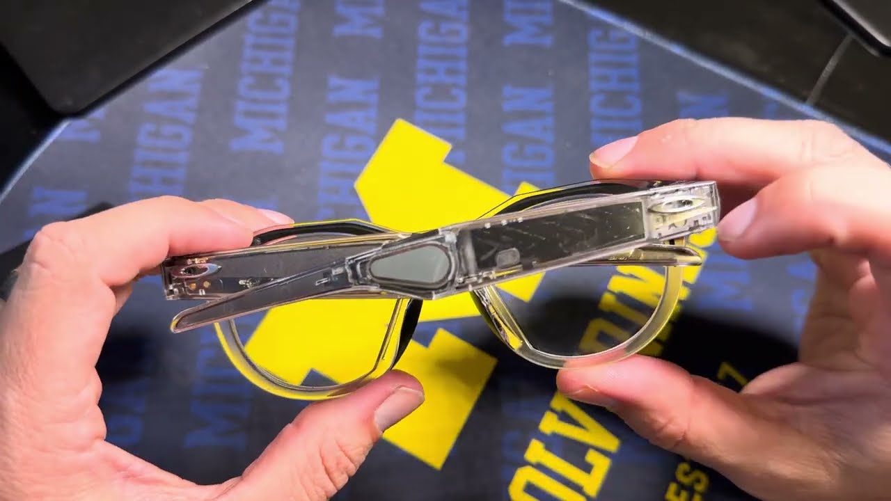 2025 Oakley Meta HSTN Clear Frame - Clear to Grey Lens Review