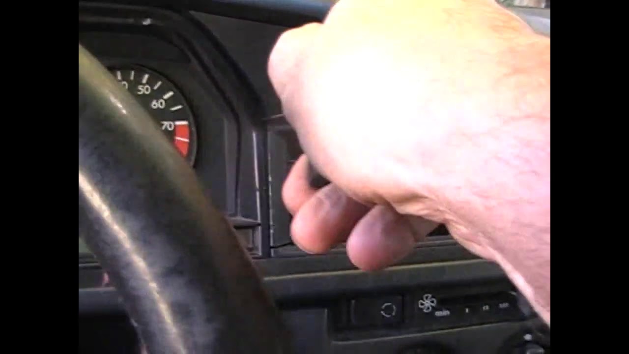 Retrait combiné d'instruments des Mercedes 190