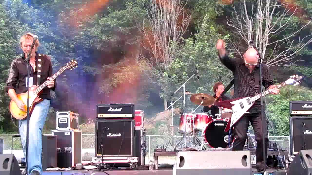 Wishbone Ash - The King Will Come [Satsop River Rock Festival 2010]