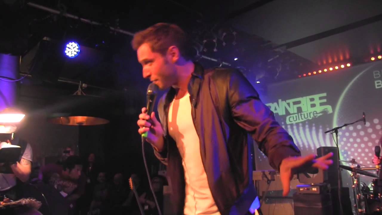 ESCKAZ in Vienna: Måns Zelmerlöw sings medley at Nordic party