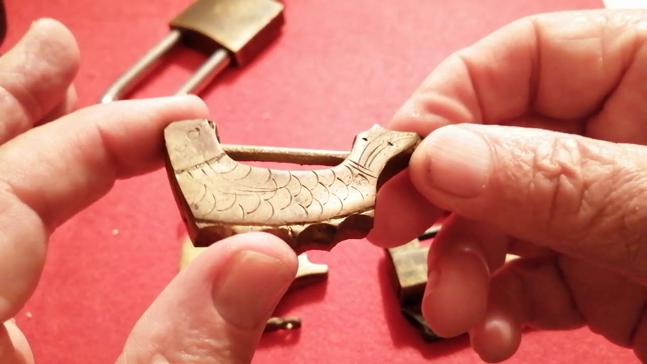 (16) Chinese locks