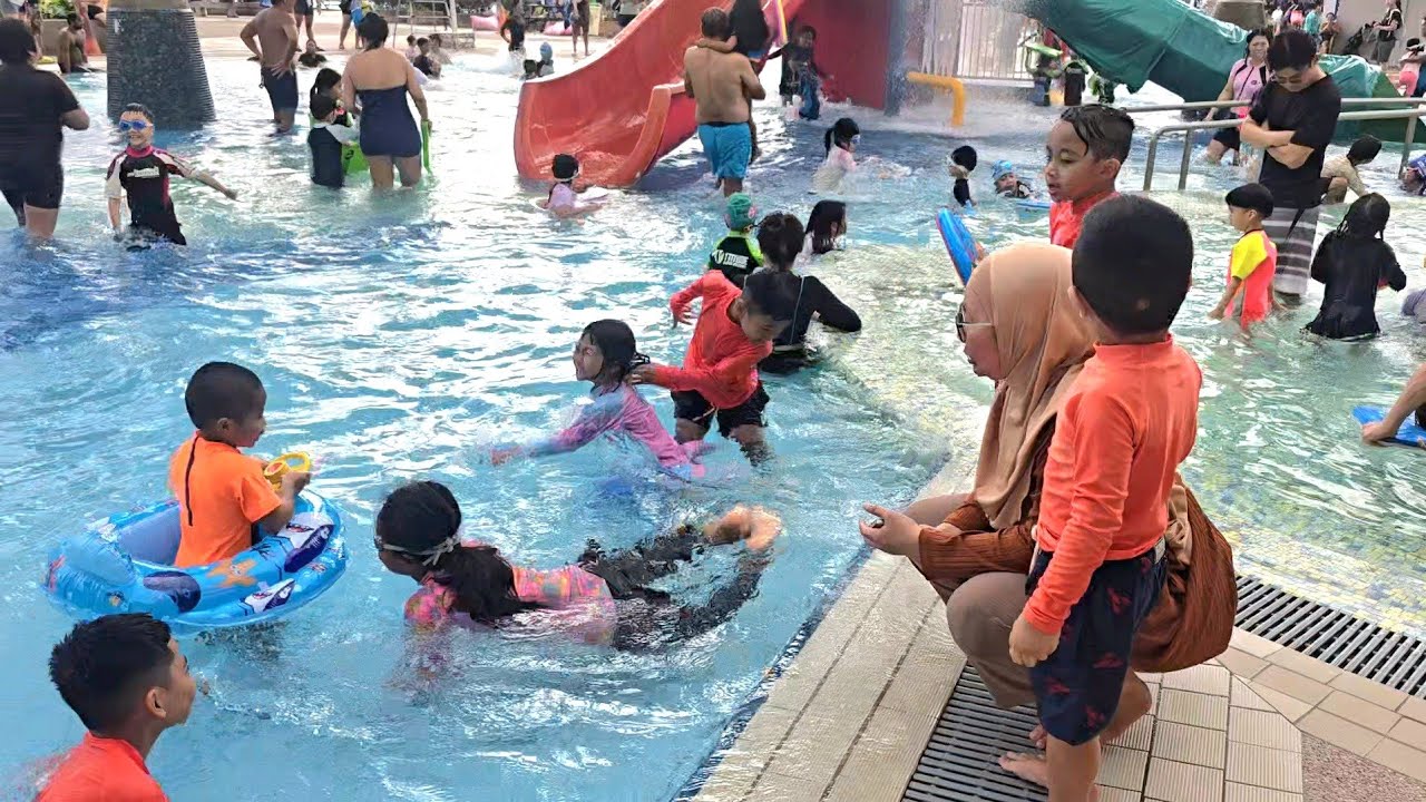 10 Jan 26: Water play at Sengkang Swimming Complex with their cousins!
