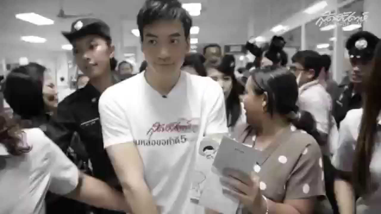 บี้ เดินแจกหนังสือธรรมะ (SudsapdaTV)