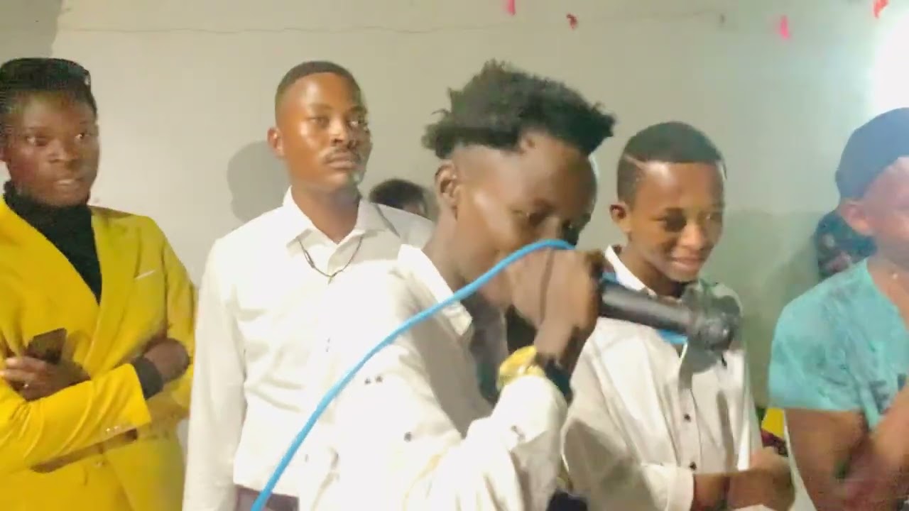 CONCERT BONAVENTURE ILUNGA C’EST ÇA L’HOMME LUKALABA DÉBOUT.