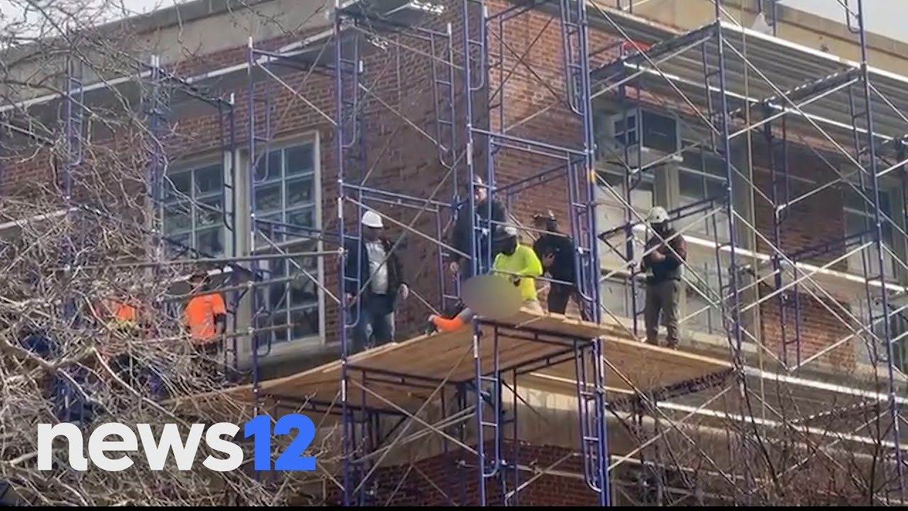 Construction worker falls from scaffolding at Bronx Writing Academy | News 12