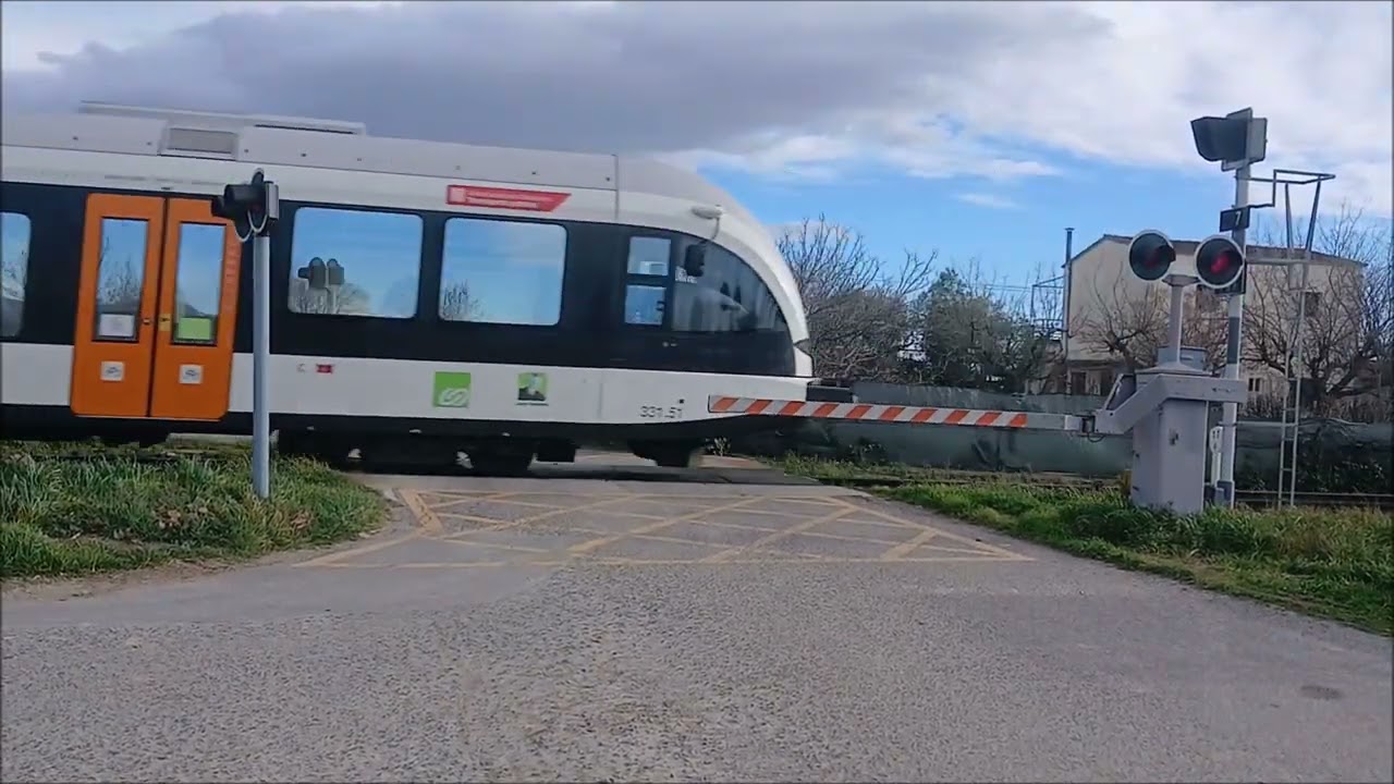 Paso a nivel con barreras en Térmens (4/4) (FGC)