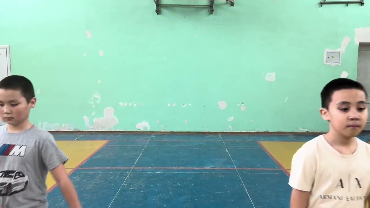 Урок физкультуры 4 класса