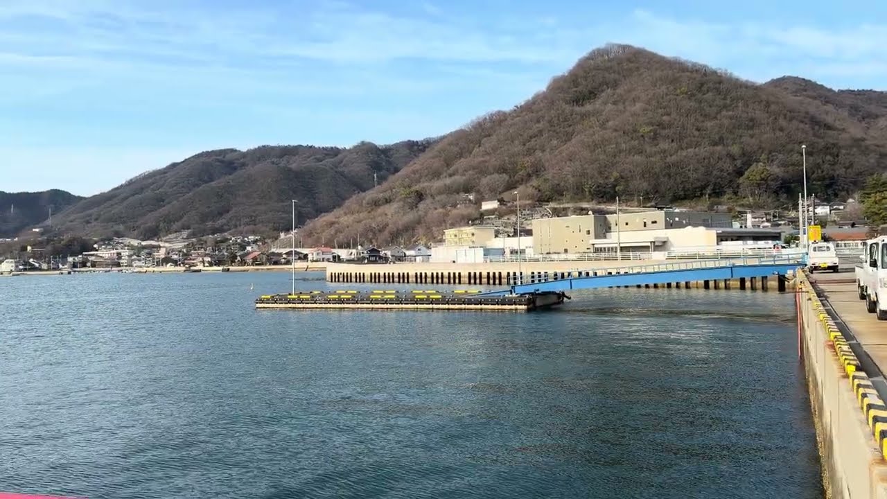 糸崎港　かつての潮待ち港。明治33年には特別貿易港、大正11年には内務省の指定港に編入、昭和28年には重要港湾として指定、現在も瀬戸内海の重要な海上交通拠点となっている。広島県三原市糸崎9-4-1