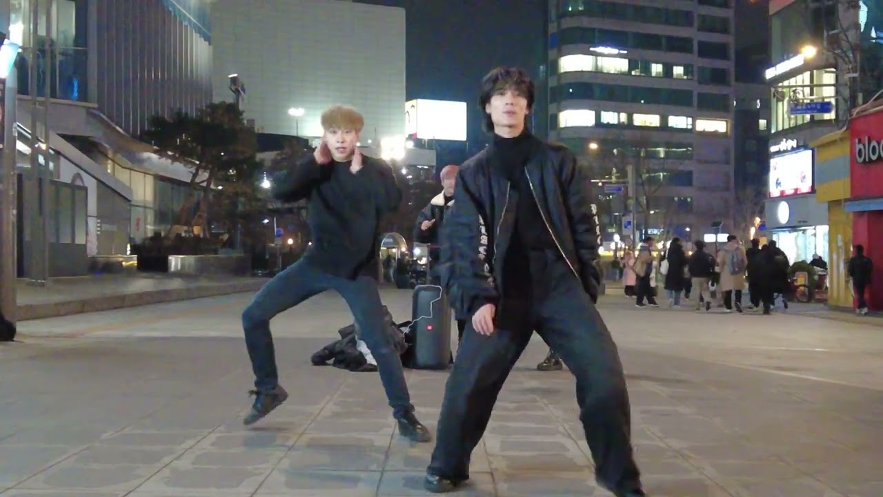 20240202 OneOf#원오브(HaRang#하랑,JaeNeung#재능,SeungHyun#승현,ChaeWon#채원) SinChon#신촌 Busking#버스킹 DJI 0494