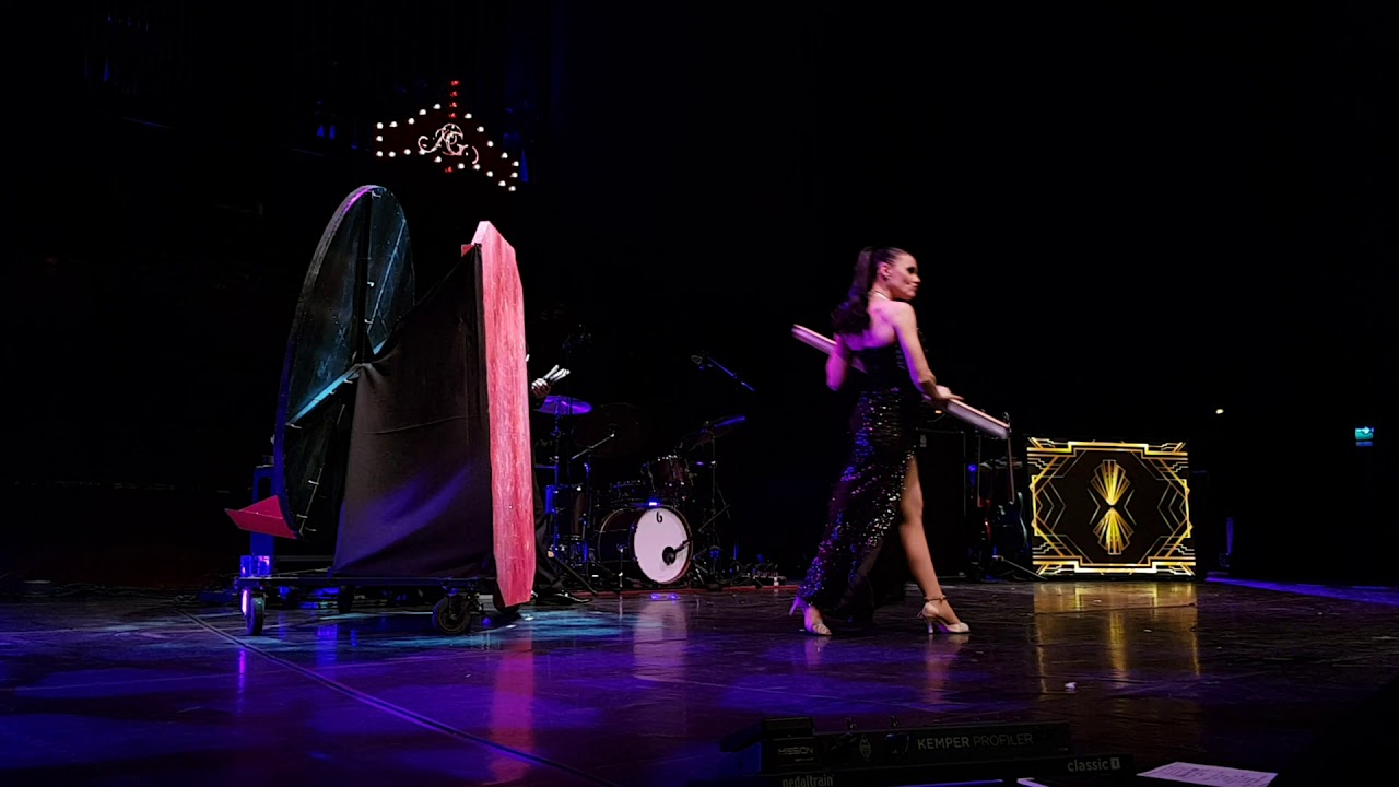 2020/Duo Vinkali/lancer de couteaux/knife throwing /circus act/dinner show/cabaret/Gatsby show
