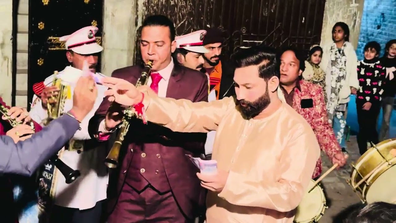Allah hoo Allah hoo Qawali playing Nazzar Brass Band 