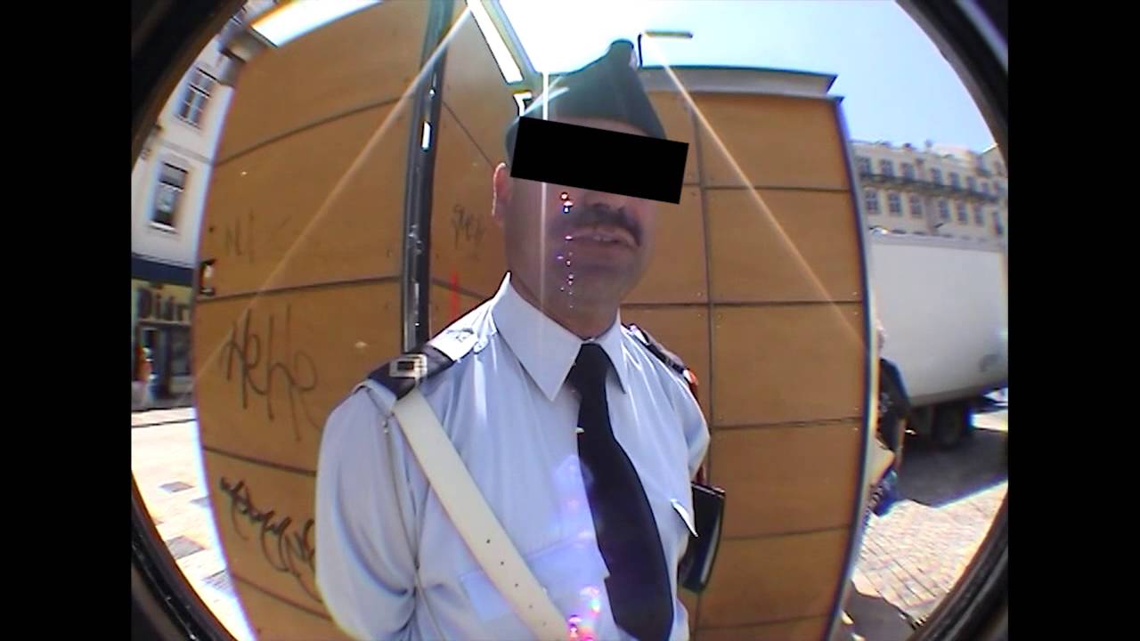 Este Senhor - 'O bom pol&iacute;cia'