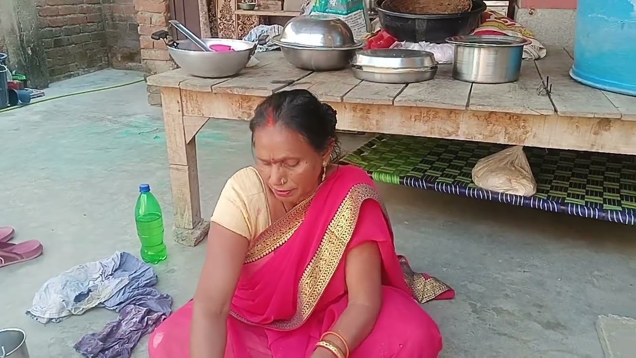 हैप्पी होली दोस्त आज गुजियाबनने जा रही है
