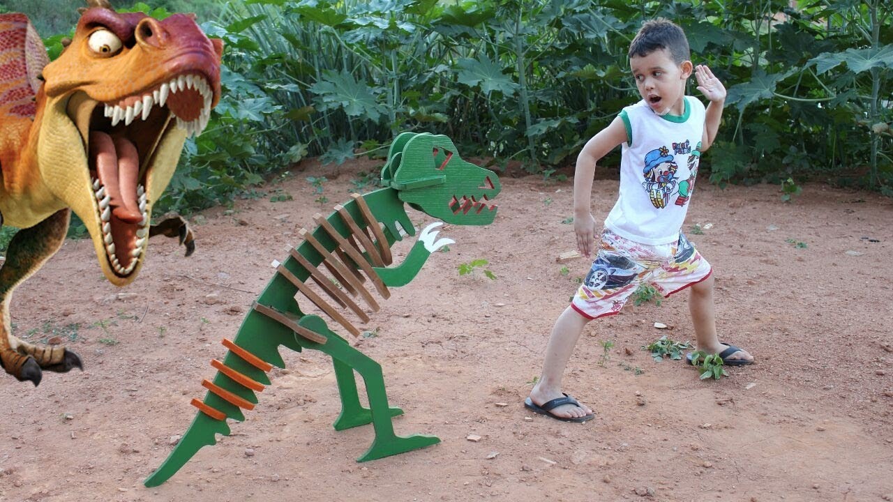 MONTANDO TIRANOSSAURO REX DE MADEIRA