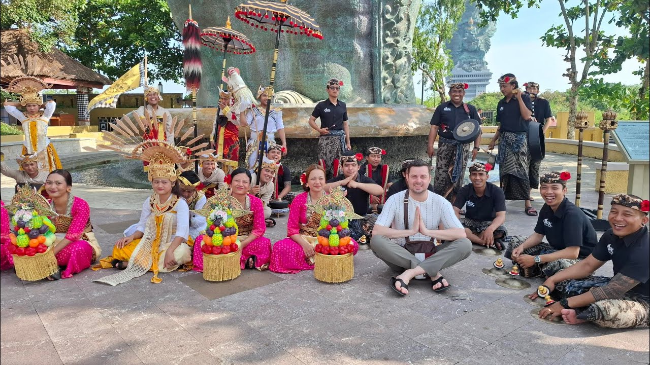 2025 - Bali Indonesia - Uluwatu & Beach Waterblow