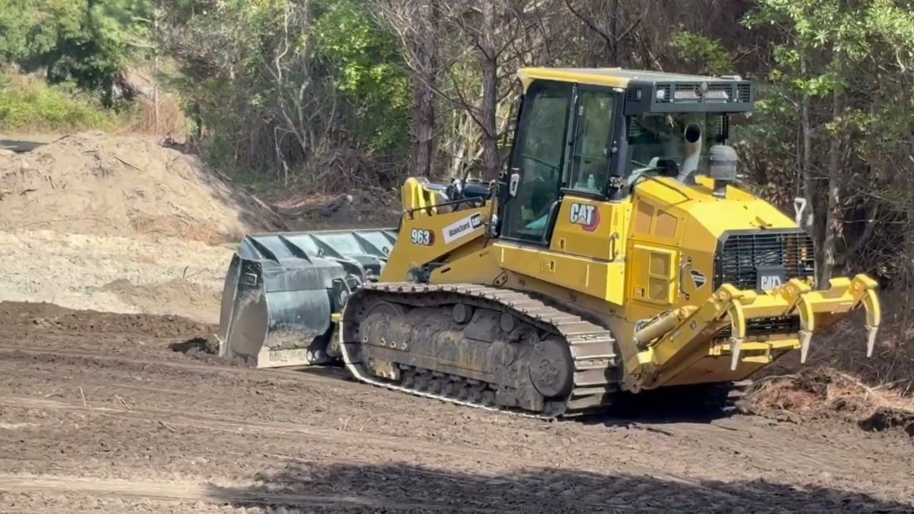 Cat 963 stripping some topsoil