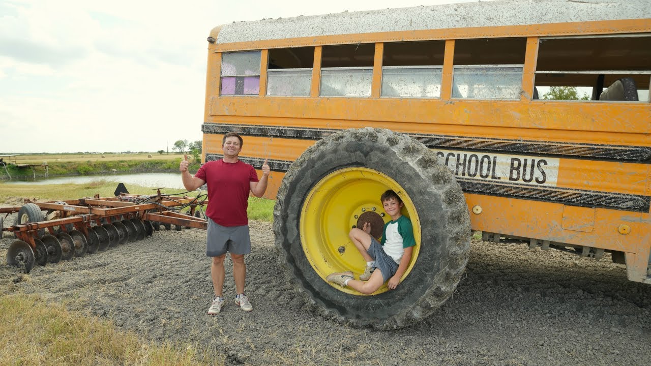 Хадсон сломал наш школьный автобус Monster Truck