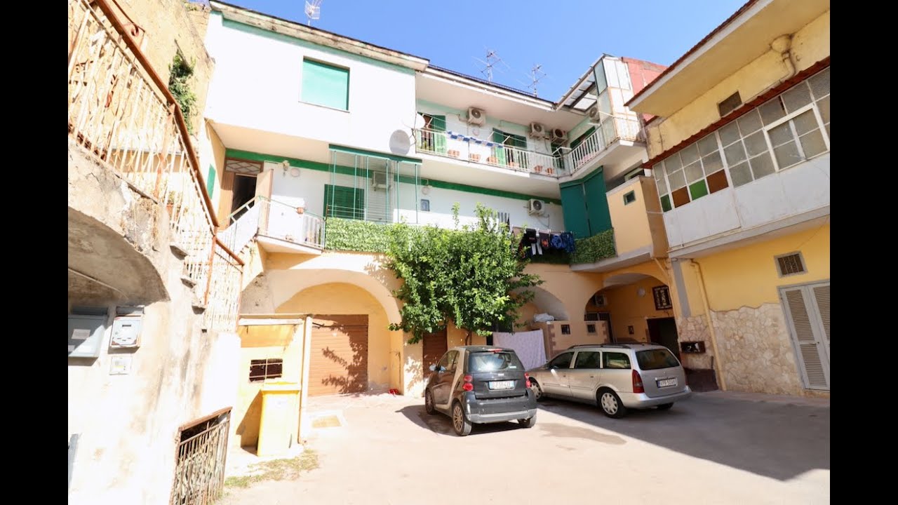 #palazzo IN  #vendita  ad #arzano - via Zanardelli -