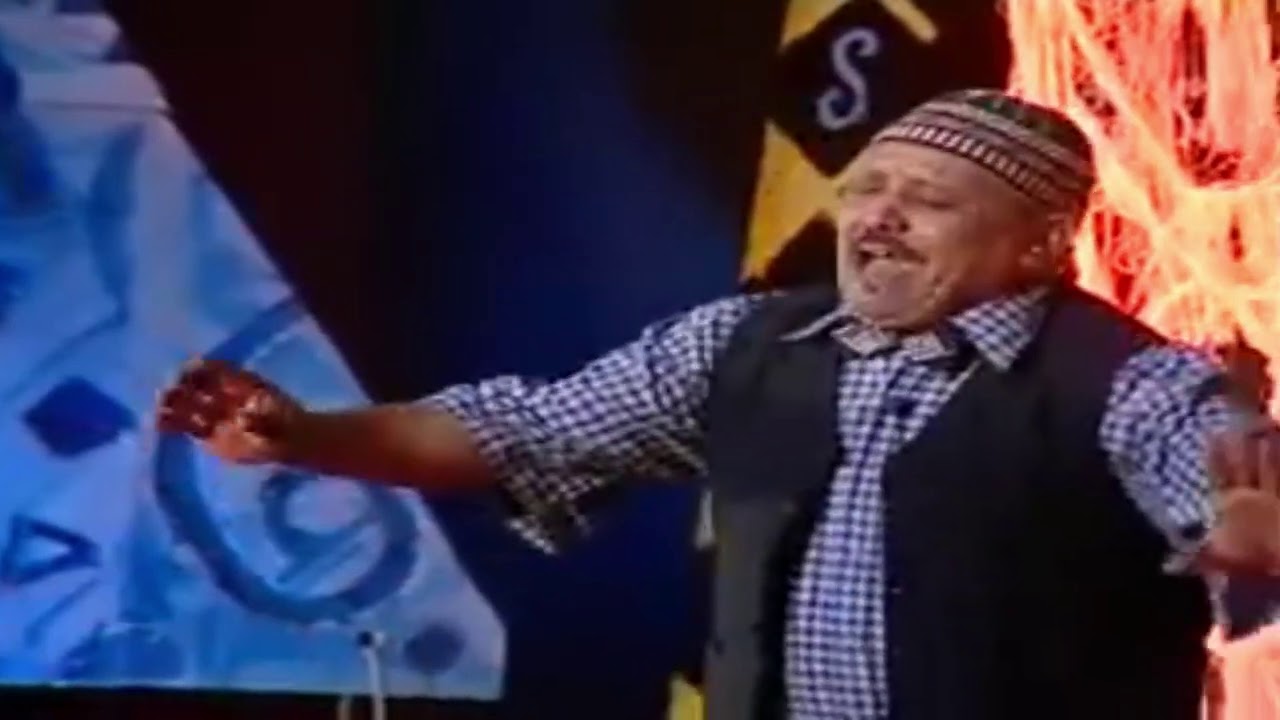 الضحك مع الفنان المحبوب محمد قمرون في عرضه الساخر...يان تيروين إيحلبت هههههههه