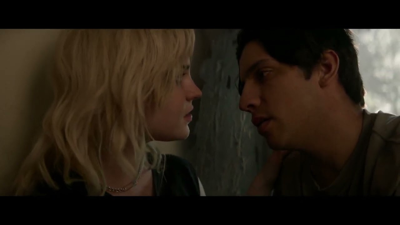 Yellowjackets / Kiss Scenes &mdash; Natalie and Travis (Sophie Thatcher and Kevin Alves)