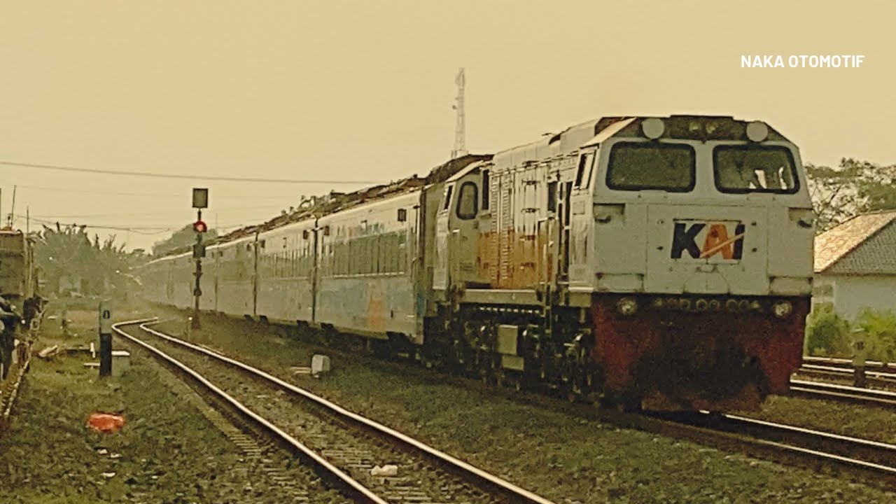 GASS POL 120KM | KOMPILASI KERETA API NGEBUT!!!