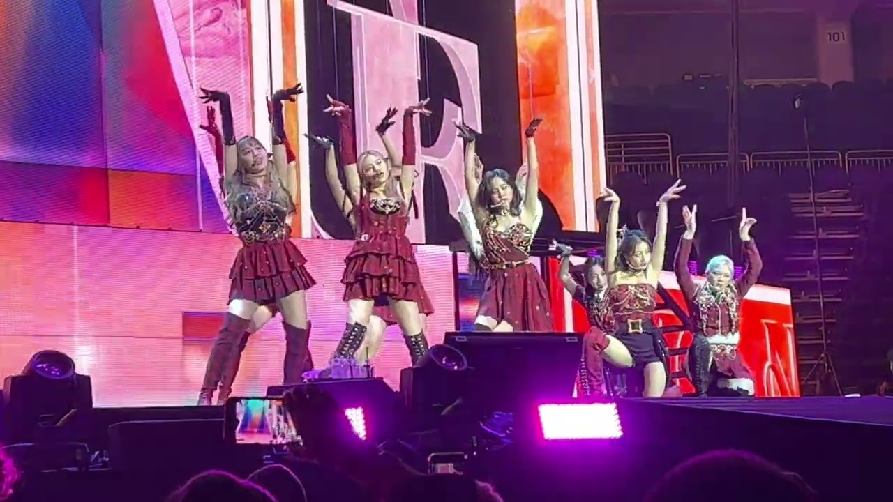 [4K]TWICE(트와이스) Feel Special | 4th WORLD TOUR III | New York | Day 1[FANCAM] 220226