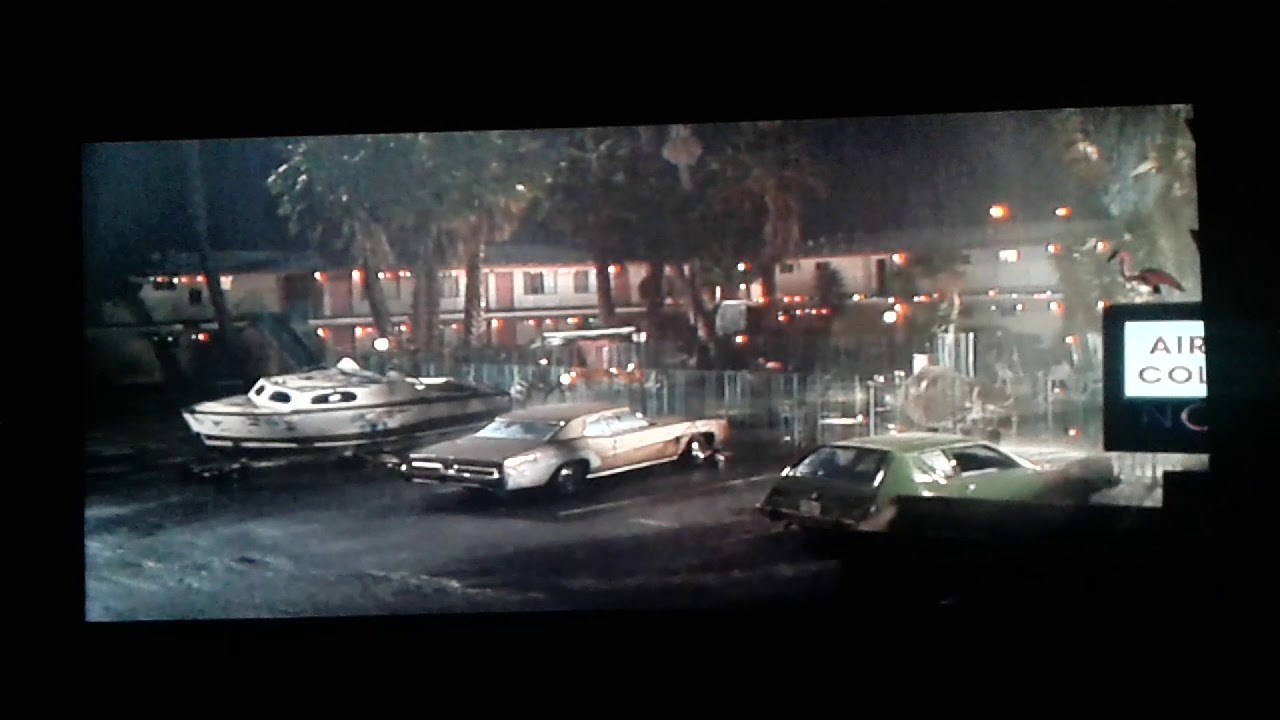 Home Alone 2: Lost in New York - Villa De Dolphine clip 2
