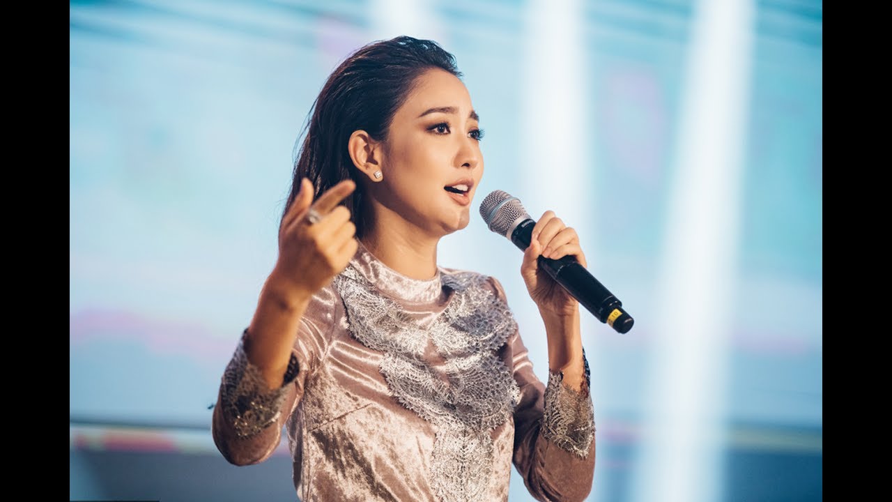 Taew Natapohn Mini Concert in Cambodia {Part1}