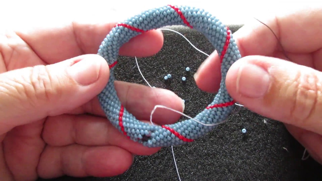 Peyote with a twist - not crochet. Joining the ends to make a bangle. Part 2.
