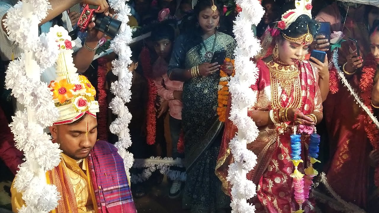 ইনামতি গ্রামের উত্তম দাসের চাচাতো বোনের সাতপাকে বাঁধা অনুষ্ঠান থেকে সরাসরি —