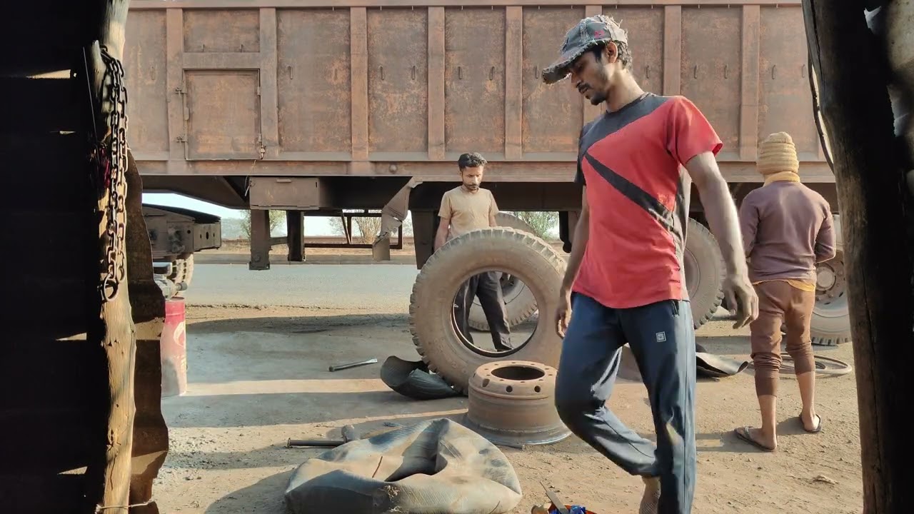 TATA ka tailor mein एक टायर में रबर इंडस्टरीज लगा,||🚚👀 #dehativlog #islamicvideo #viralvideo #tyar 