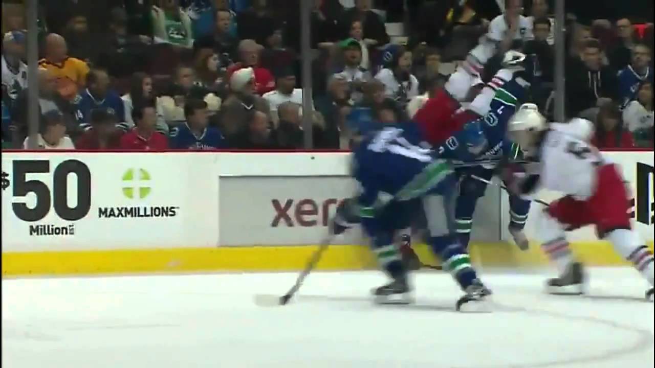 Dan Hamhuis hipchecks Jakub Voracek [HD]