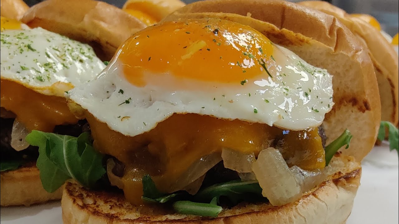 fried egg burgers🍳#eggburger #fried  #foodie