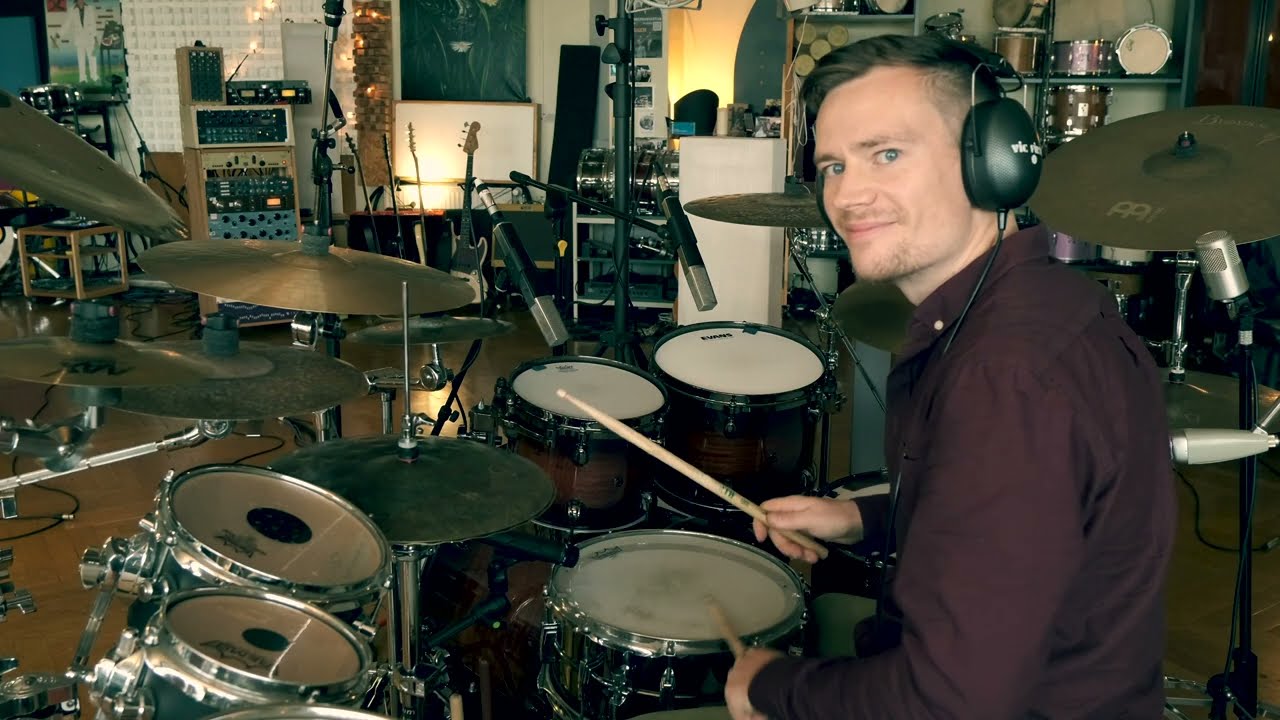 Smooth Drum Recording in Analog Studio