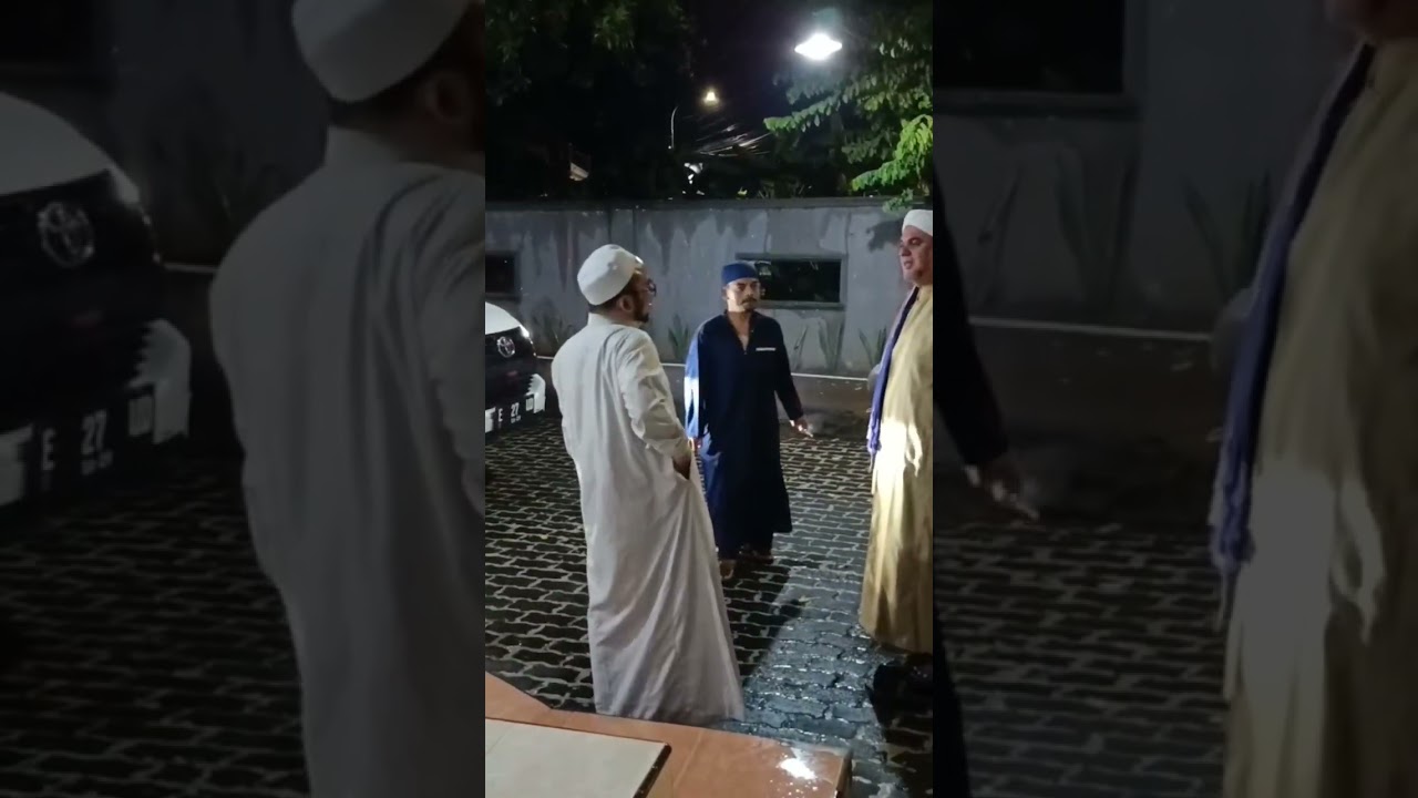 اللّٰهم صَلِّ عَلَی سَيِّدِنَا مُحَمَّد ٍ وَ عَلَی آلِ سَيِّدِنَا مُحَمَّدﷺ